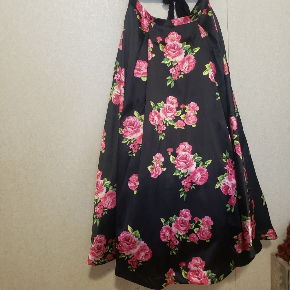 2 PIECES SET ..LACE TOP-BLACK SKIRT WITH PINK FLOWERS ...SIZE 17/18 - Picture 2 of 16